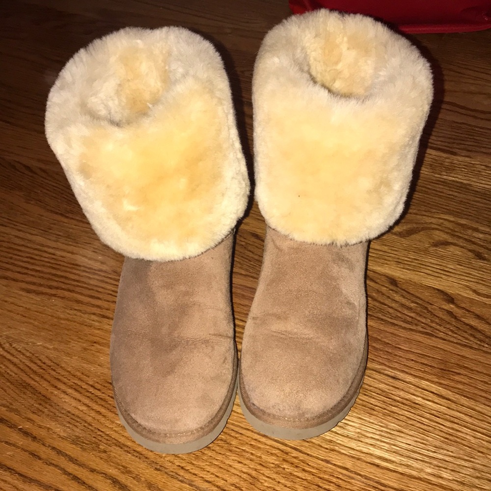 Only worn 2x, like new chestnut tall Ugg boots